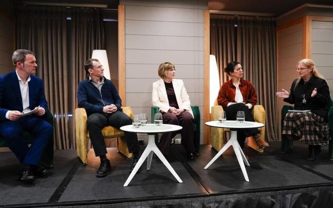 Iñigo Gómez de Segura, Ane Aranburu, Nora Fernández y Marisol Barral.