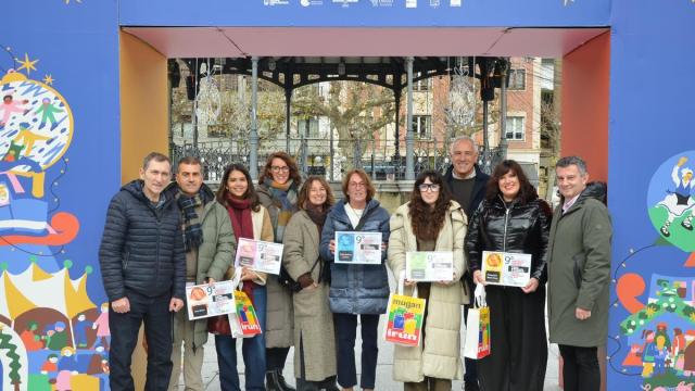 La entrega de premios del Concurso de Iluminación de Navidad de Mugan Irun tuvo lugar en la plaza del Ensanche.
