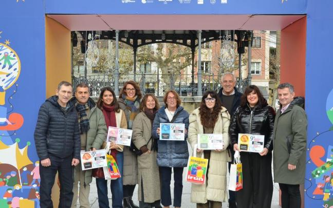 La entrega de premios del Concurso de Iluminación de Navidad de Mugan Irun tuvo lugar en la plaza del Ensanche.