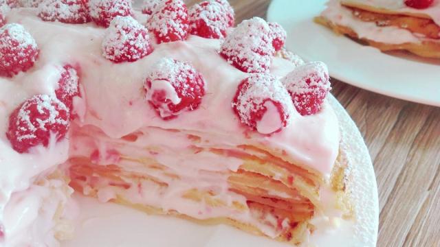 Tarta fría de crepes y frambuesas. / María Malo Tarta fría de crepes y frambuesas.