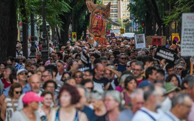 Manifestación para reclamar la dimisión del presidente de la Generalitat, Carlos Mazón