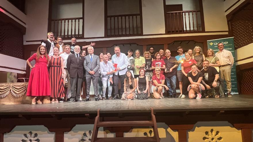 Foto de algunos de los participantes y premiados en el Certamen Nacional de Teatro Clásico Amateur Luis Molina.