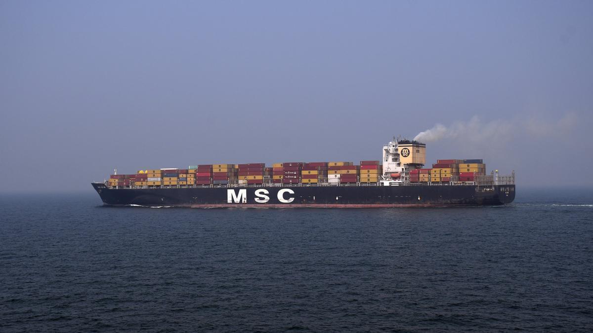 En los últimos días los principales grupos de transporte marítimo han anunciado que suspenden sus operaciones en el mar Rojo.