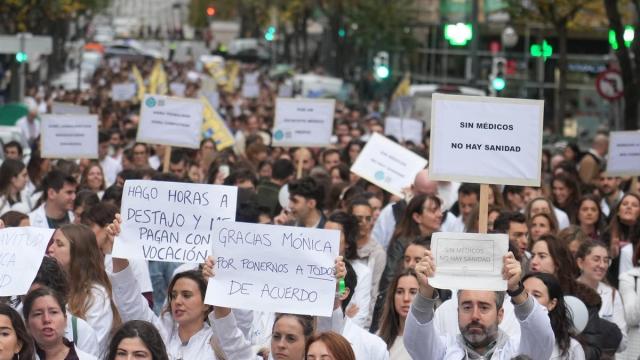 Médicos durante una manifestación convocada por el Sindicato Médico de Euskadi, a 9 de diciembre de 2025.