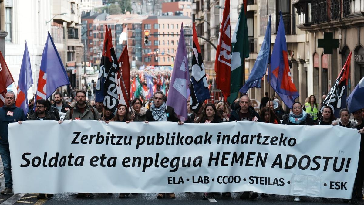 Manifestación en Bilbao con motivo de la huelga en el sector público de vasco.