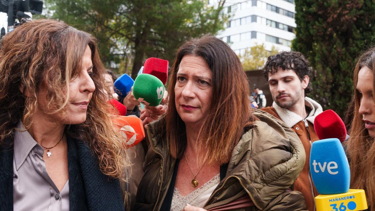 La exmilitante del PSOE Leire Díez llega a los juzgados de Plaza Castilla el 17 de noviembre de 2025.
