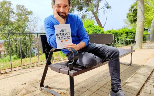 Estupinyà, posando con su nuevo ensayo ensayo ‘¿Qué quieres ser de mayor?’.