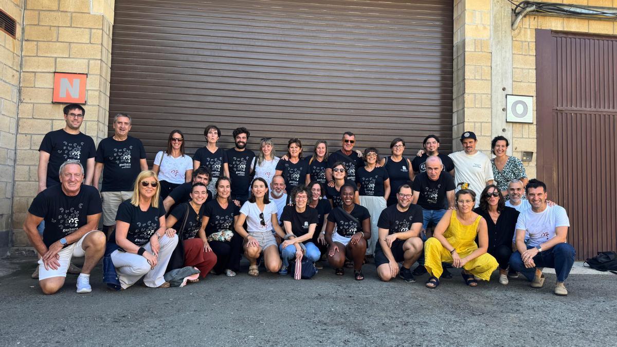 El equipo de Ganbara abesbatza que se enfrascó en el estudio de grabación Noisestudioa.