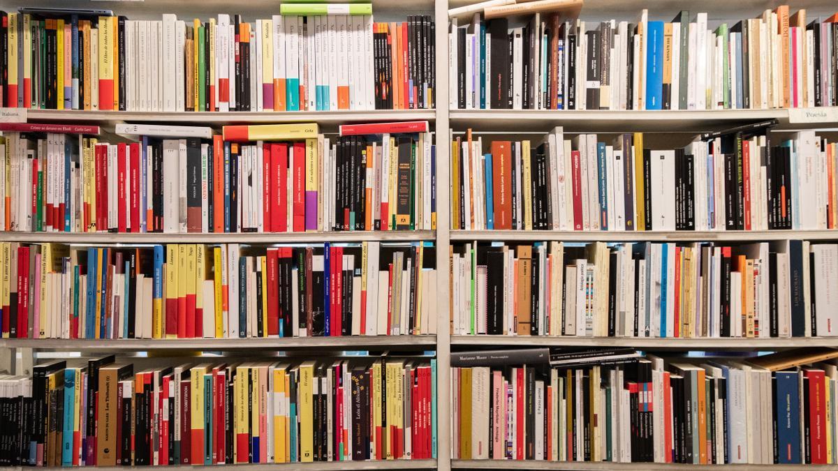 Interior de una librería.
