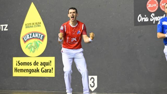 Jokin Altuna celebra el pase a la final del Manomanista. / Pedro Martínez Jokin Altuna celebra el pase a la final del Manomanista.