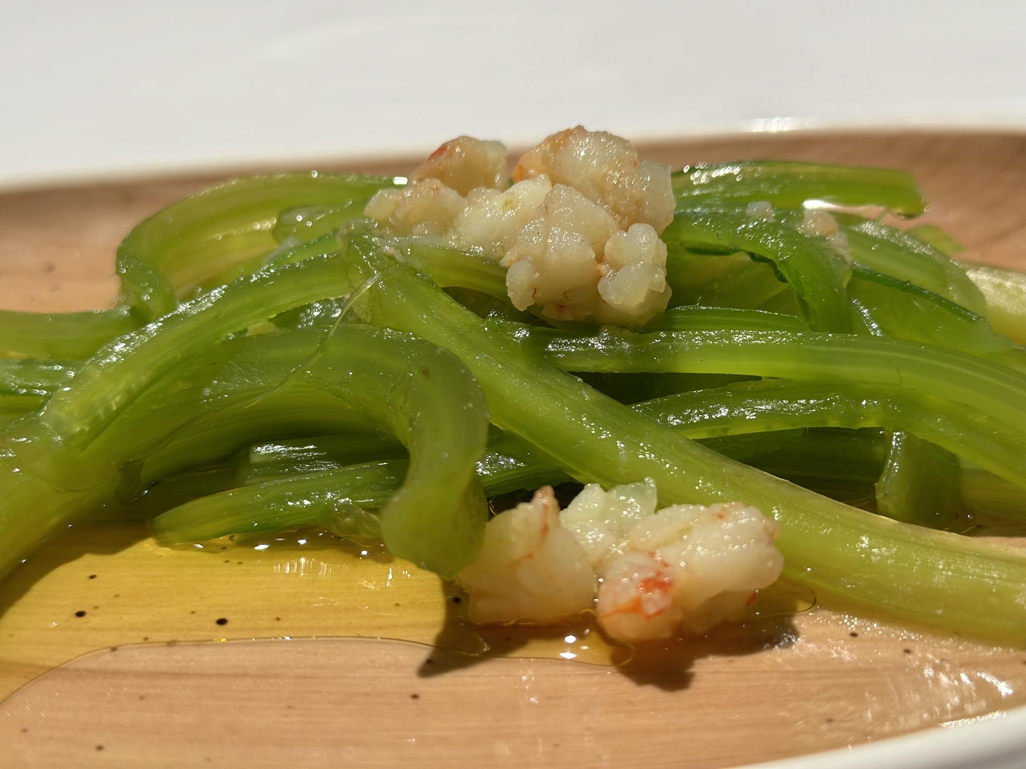 Borraja con langostinos.