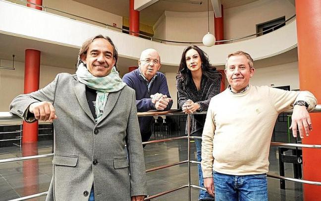 Josu Okiñena, Paco Ibáñez Irribarria, Noelia Ibáñez e Ibon Zamacola Zubiaga, en el conservatorio. | FOTO: JORGE MUÑOZ Josu Okiñena, Paco Ibáñez Irribarria, Noelia Ibáñez e Ibon Zamacola Zubiaga, en el conservatorio. | FOTO: JORGE MUÑOZ