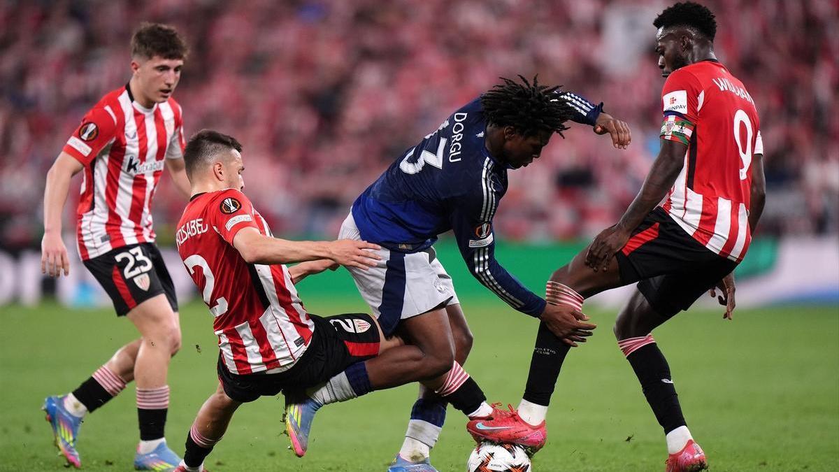 A pesar de las numerosas bajas, de un marcador que pesa como una losa y de un rival de entidad, el equipo de Ernesto Valverde no tira la toalla.