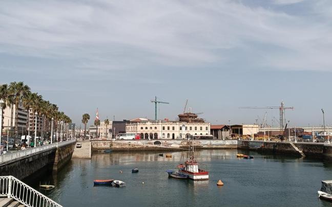 Vista del puerto de Santurtzi