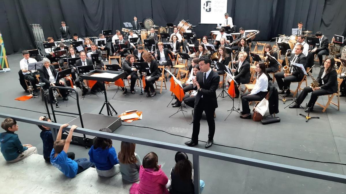 La banda es uno de los conciertos con alumnos y alumnas de la musika eskola.