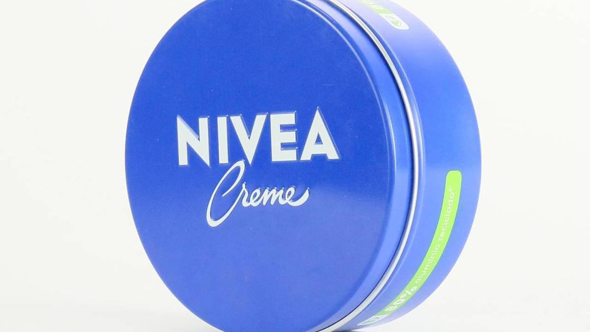 Crema Nivea de lata azul
