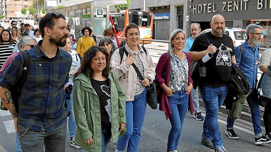 Eneritz de Madariaga, candidata de Elkarrekin Podemos, se sumó junto a otros candidatos de la coalición a la movilización de los sindicatos de Osakidetza en Bilbao.