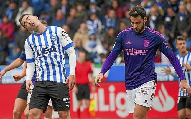 Moya tuerce la cabeza en un momento del pasado encuentro liguero ante el Cartagena.