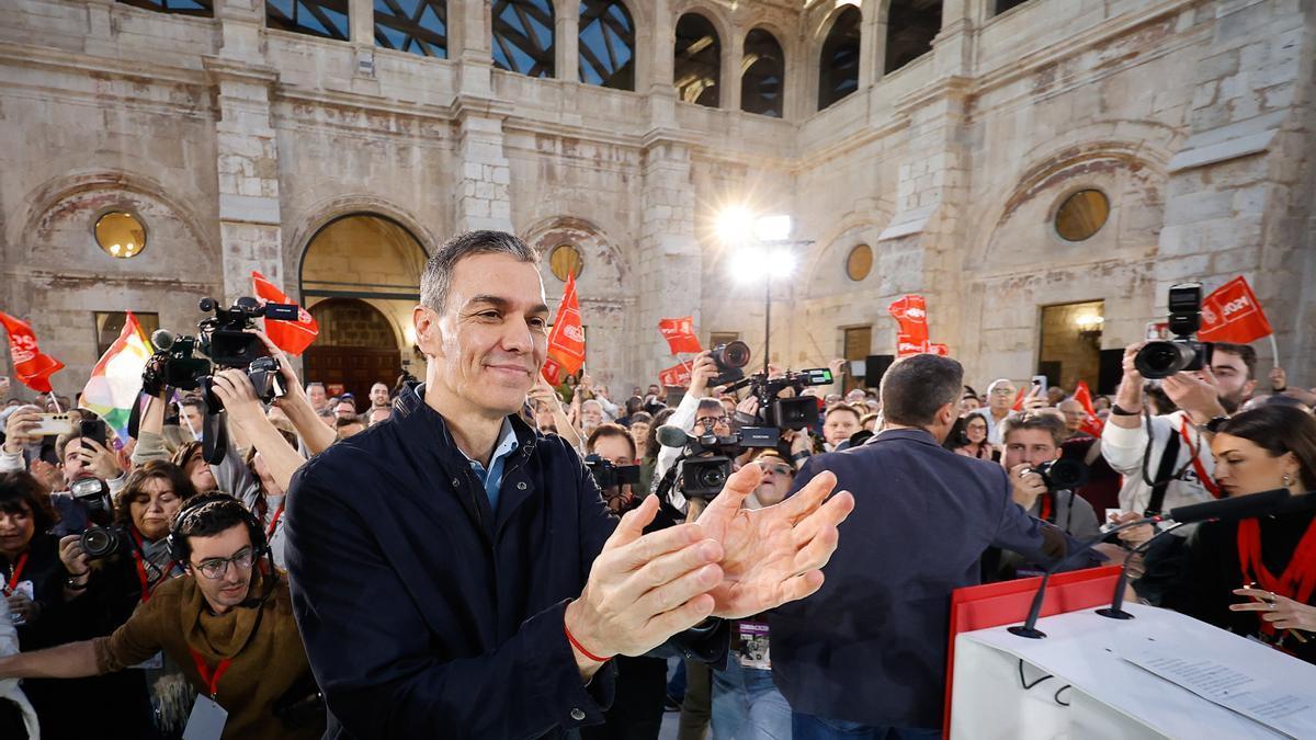 Sánchez participa en un acto de inicio de campaña electoral en Burgos.