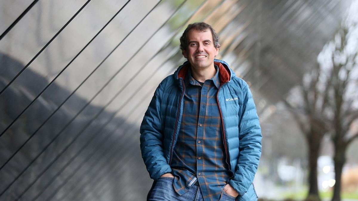 Mikel Lizarralde, diagnosticado de esclerosis múltiple, narra en 'Zazpi' su reto personal.