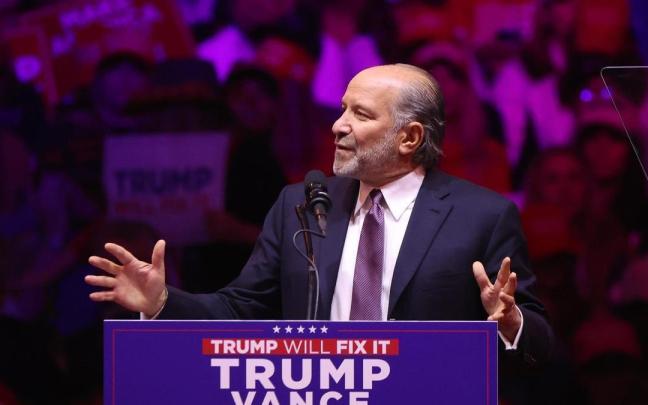 Howard Lutnick interviene en un mitin de campaña de Donald Trump.