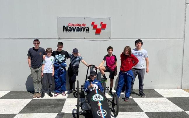 El equipo Amurrio Race en el circuito de Los Arcos en Navarra. / Amurrio Bidean El equipo Amurrio Race en el circuito de Los Arcos en Navarra.
