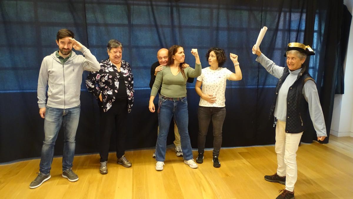 Algunos de las y los integrantes de Doke antzerki taldea.