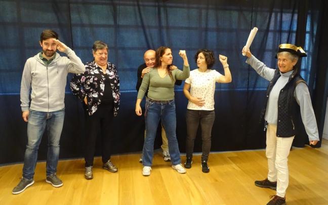 Algunos de las y los integrantes de Doke antzerki taldea.