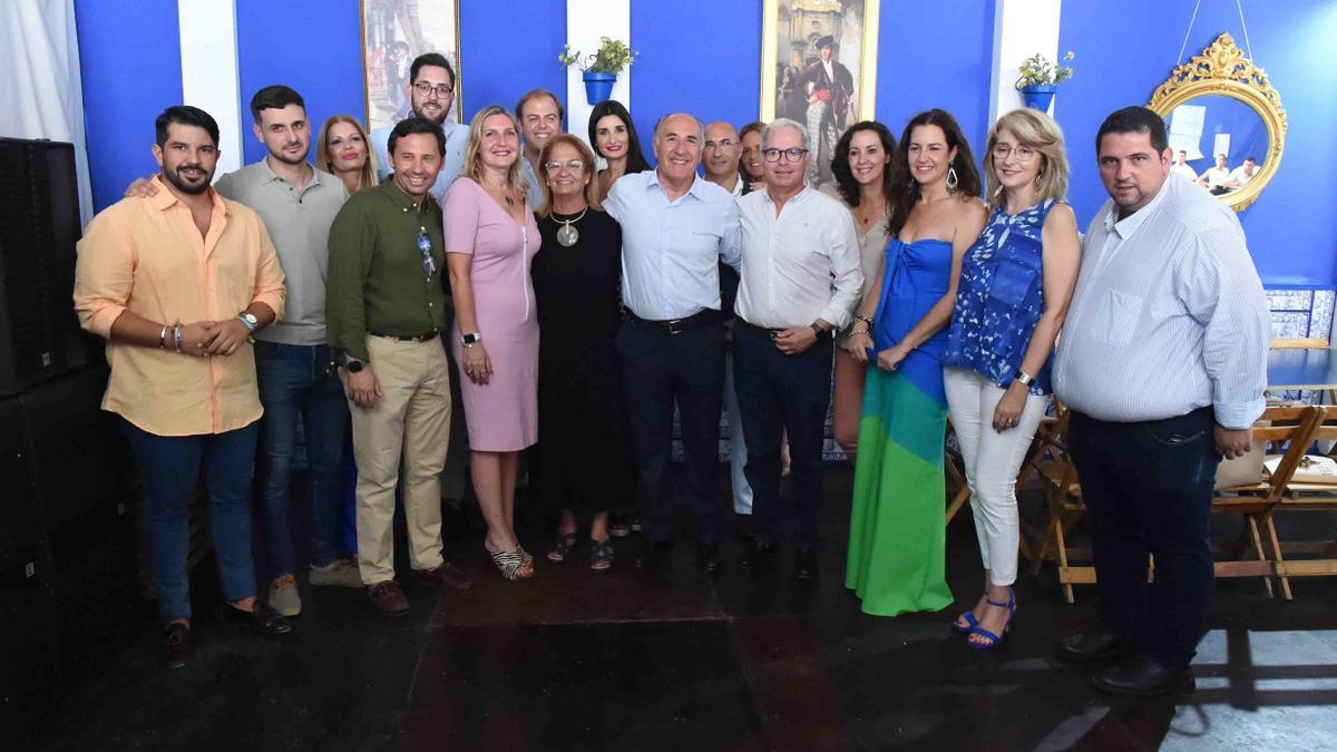 José Ignacio Landaluce con el equipo de gobierno del Ayuntamiento de Algeciras.