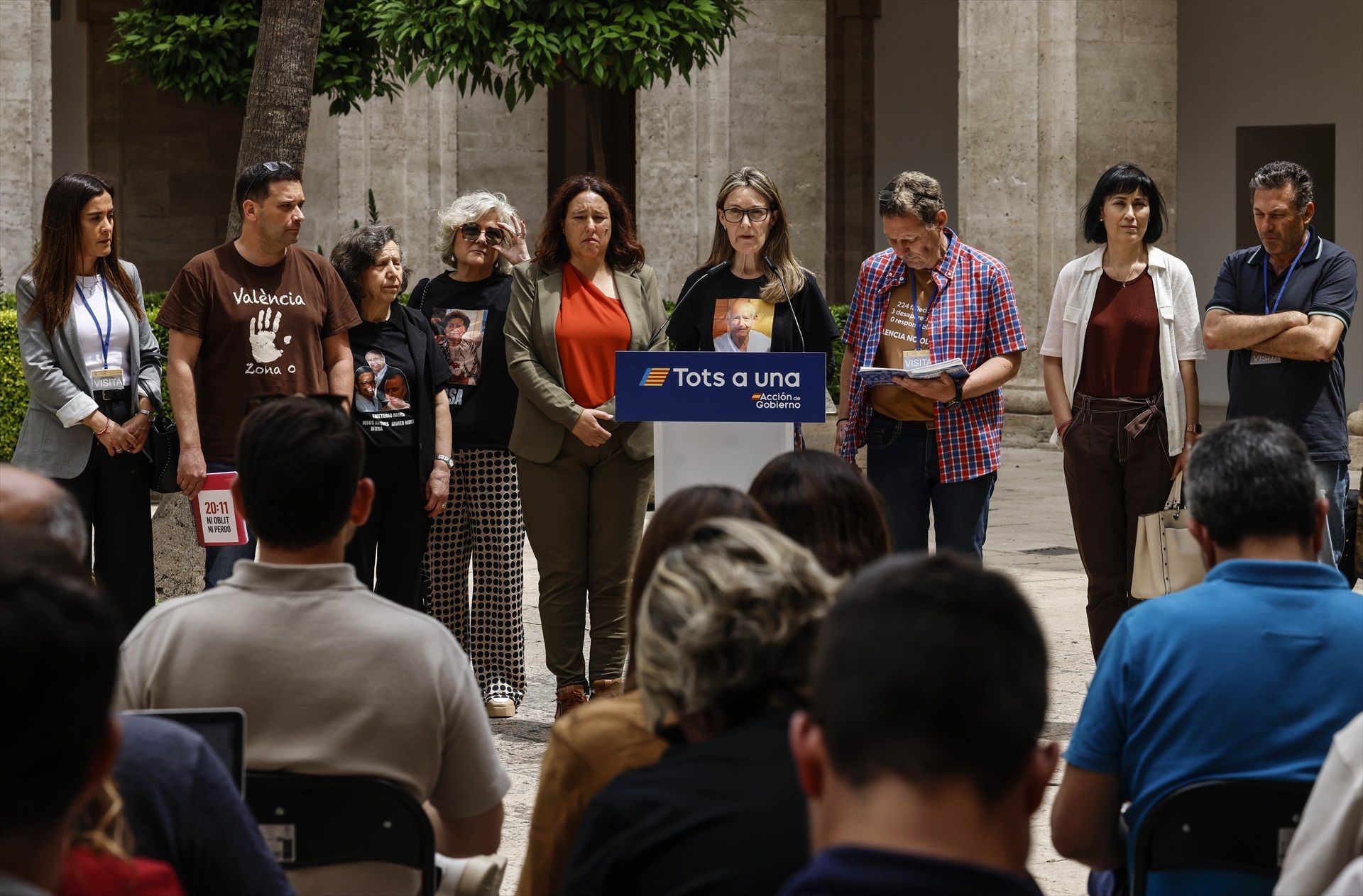 Asociaciones de víctimas de la dana comparecen ante los medios tras reunirse con Pedro Sánchez.