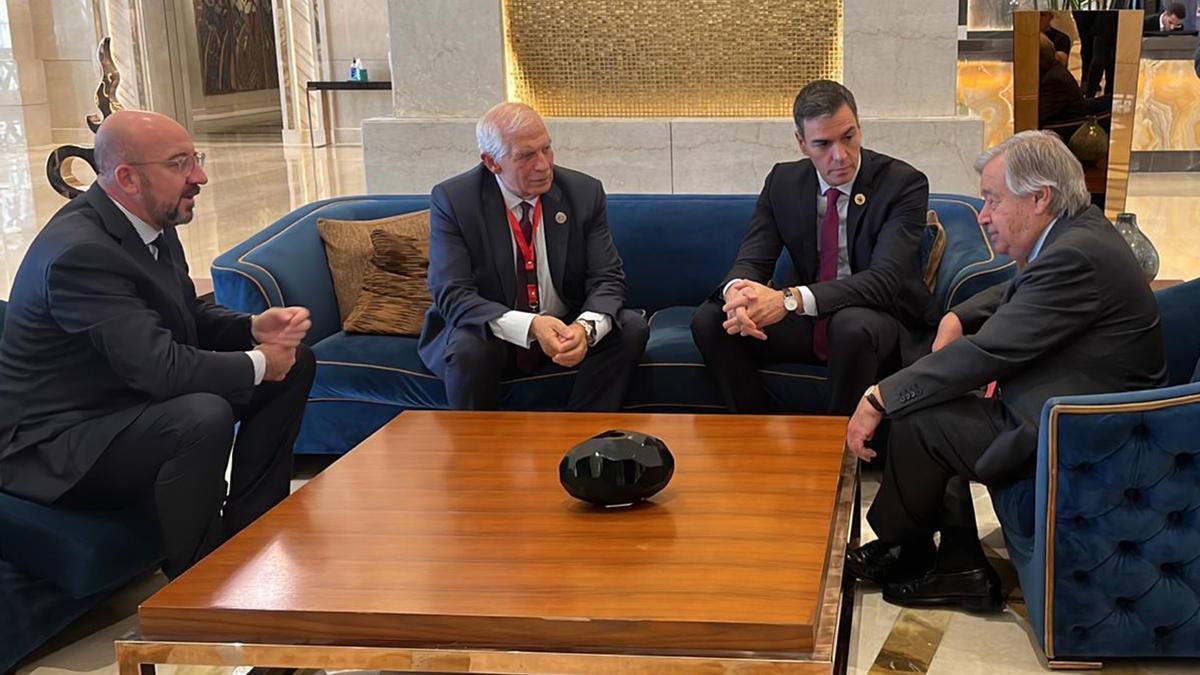 Sánchez se ha reunido este sábado con Guterres, Michel y Borrell antes del inicio de la cumbre en Egipto.