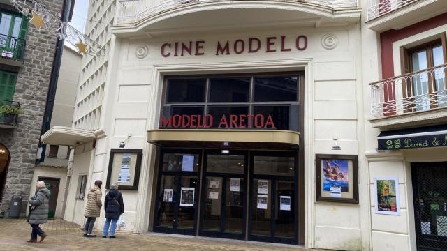 Exterior de Modelo Aretoa de Zarautz.