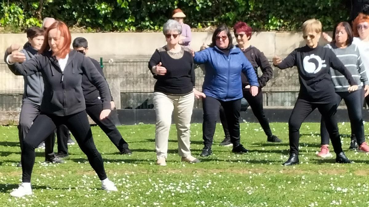 Mediante movimientos de mucha lentitud el Taichi ayuda a desarrollar una mejor coordinación
