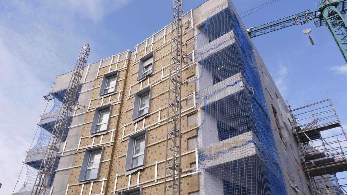 El Observatorio constata "la persistente tensión del mercado, el crecimiento de la demanda de vivienda pública y la recuperación sostenida del sector de la construcción".