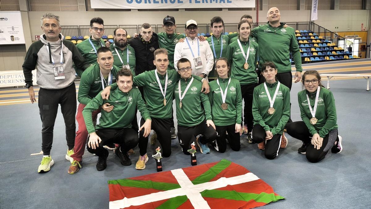 El Club de Atletismo Paralímpico de Basauri exultante tras el éxito en Ourense