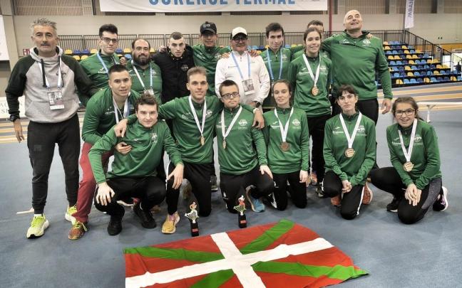 El Club de Atletismo Paralímpico de Basauri exultante tras el éxito en Ourense