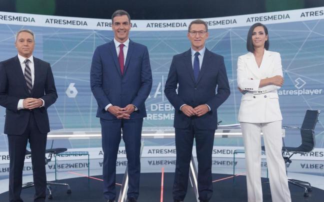 Ana Pastor y Vicente Vallés, junto a Pedro Sánchez y Alberto Núñez Feijóo.