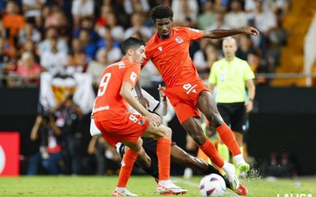Carlos Fernández y Cho, en Mestalla. / LALIGA