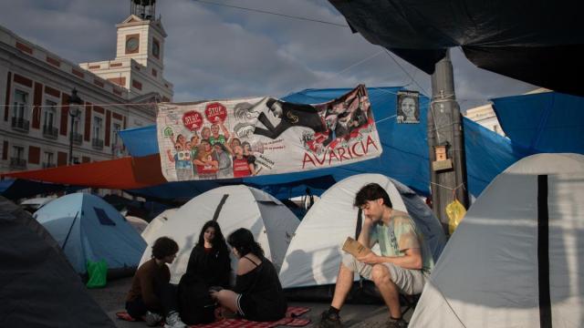 En imágenes: La acampada de Sol cumple su cuarta noche decidida a continuar presionando