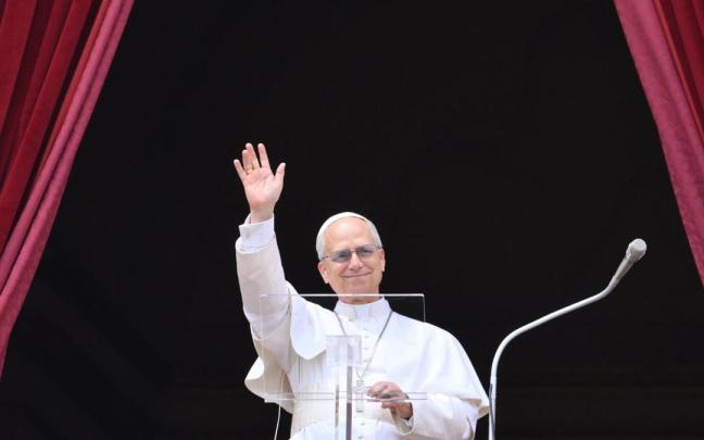 El Papa León XIV reza su primer Regina Caeli en el balcón central de la Basílica de San Pedro / EFE El Papa León XIV reza su primer Regina Caeli en el balcón central de la Basílica de San Pedro