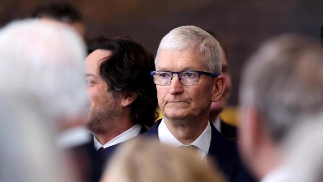 Tim Cook, director ejecutivo de Apple, durante la investidura de Trump el pasado 20 de enero.