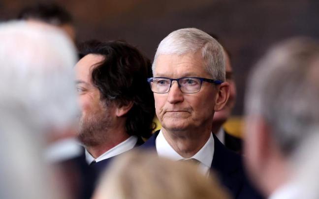 Tim Cook, director ejecutivo de Apple, durante la investidura de Trump el pasado 20 de enero. / EP Tim Cook, director ejecutivo de Apple, durante la investidura de Trump el pasado 20 de enero.