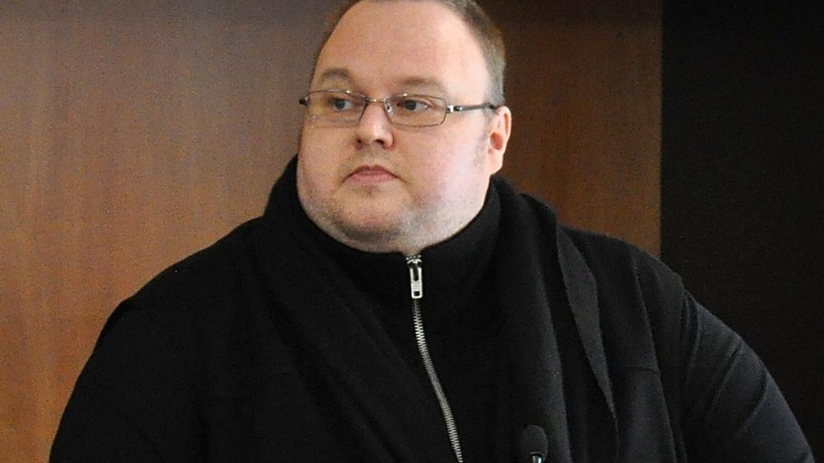 otografía de archivo del 8 de octubre de 2015 donde se ve al emprendedor de Internet el alemán-finlandés Kim Dotcom durante una audiencia en una corte del distrito de Auckland (Nueva Zelanda).