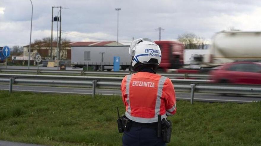La Euskal Polizia intensifica el control de velocidad en Euskadi.