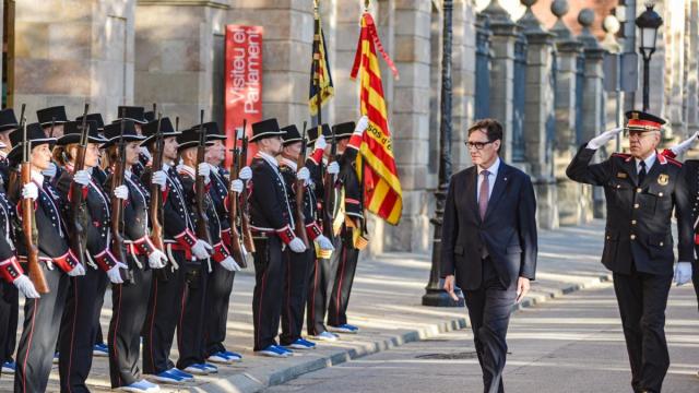 El president de la Generalitat, Salvador Illa, a su llegada al acto solemne de izada de la senyera en la víspera de la Diada Nacional de Catalunya.