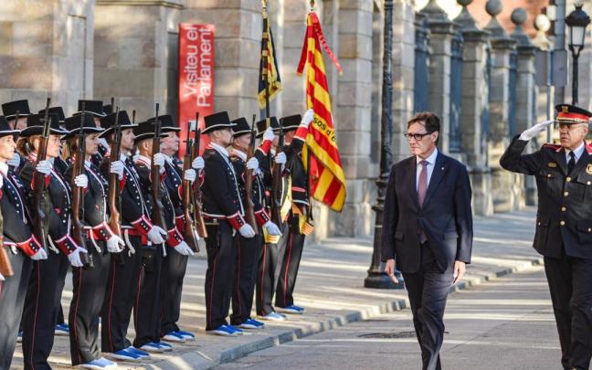 El president de la Generalitat, Salvador Illa, a su llegada al acto solemne de izada de la senyera en la víspera de la Diada Nacional de Catalunya.