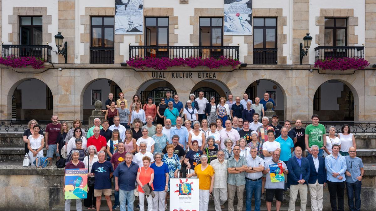 Ehun odol-emaile inguru bildu ziren Gernika-Lumon