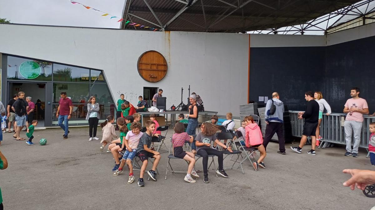 Juegos para niños en las fiestas de Elkano.