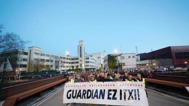 Movilización contra el cierre de Guardian Llodio.