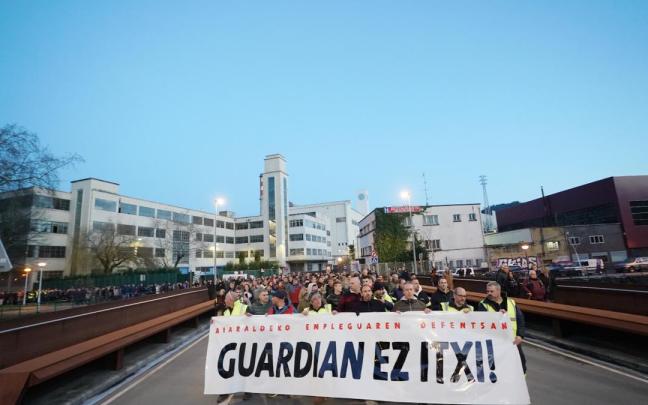 Movilización contra el cierre de Guardian Llodio.